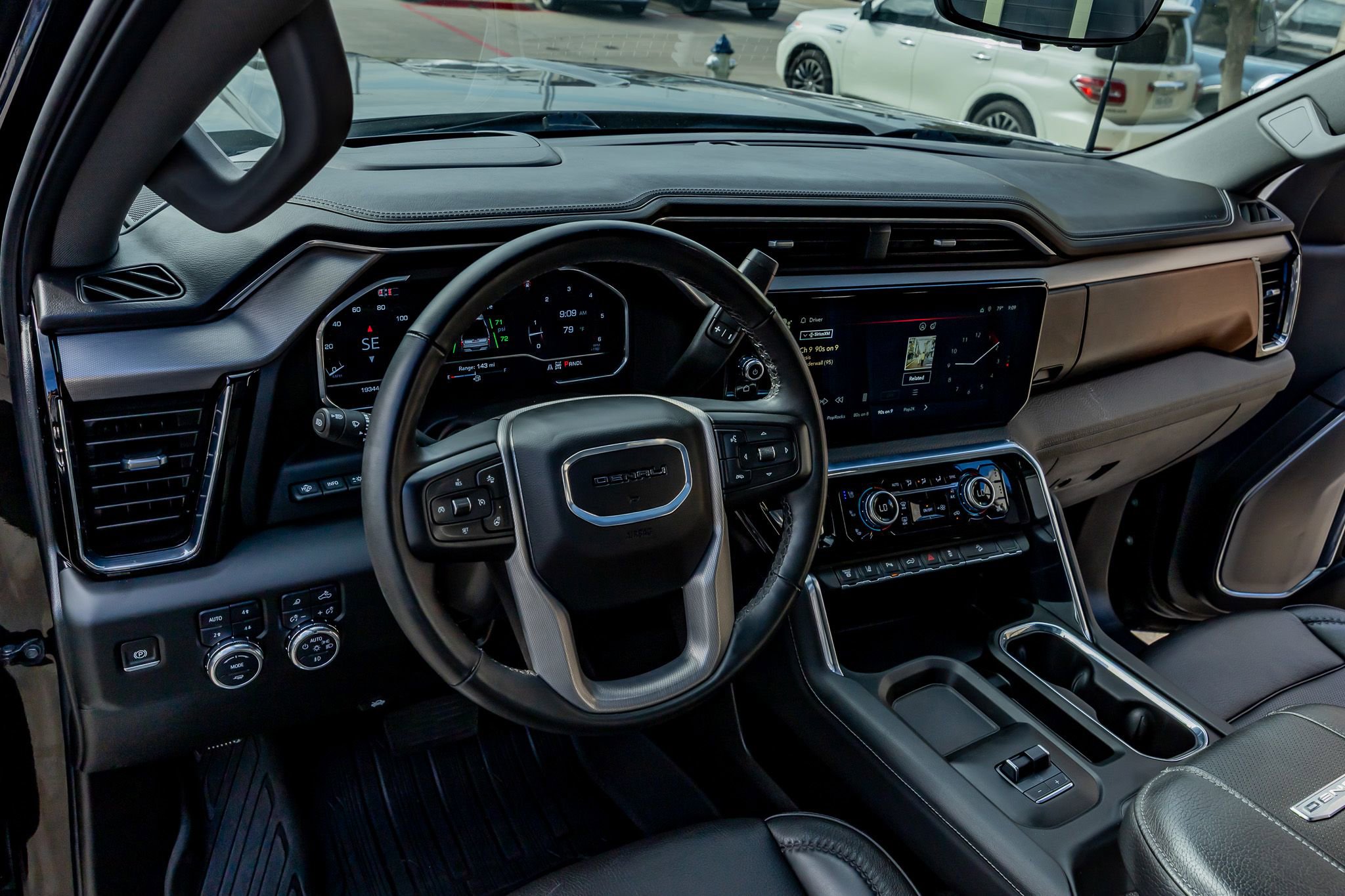 Used 2024 GMC Sierra 2500 Denali w/ Denali Reserve Package AWD/4WD image 17