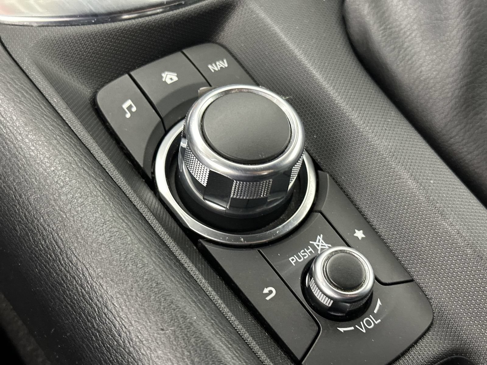 Used 2018 FIAT 124 Spider Classica w/ Technology & Siriusxm Group RWD image 18