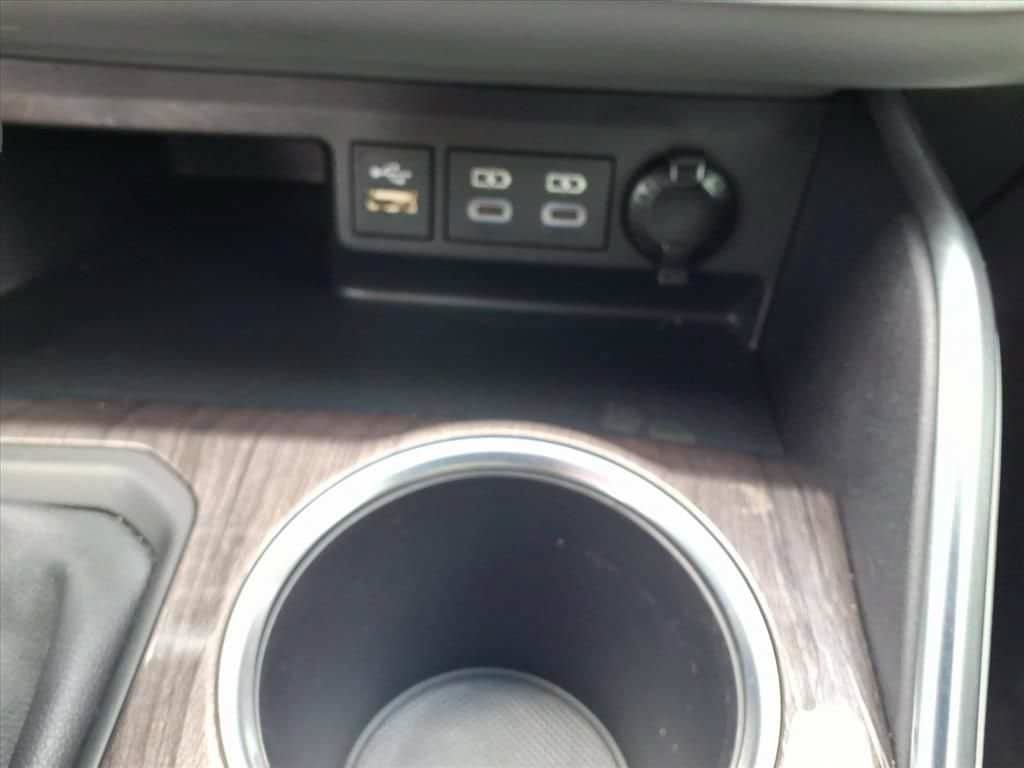 Used 2023 Toyota Highlander Limited FWD image 29