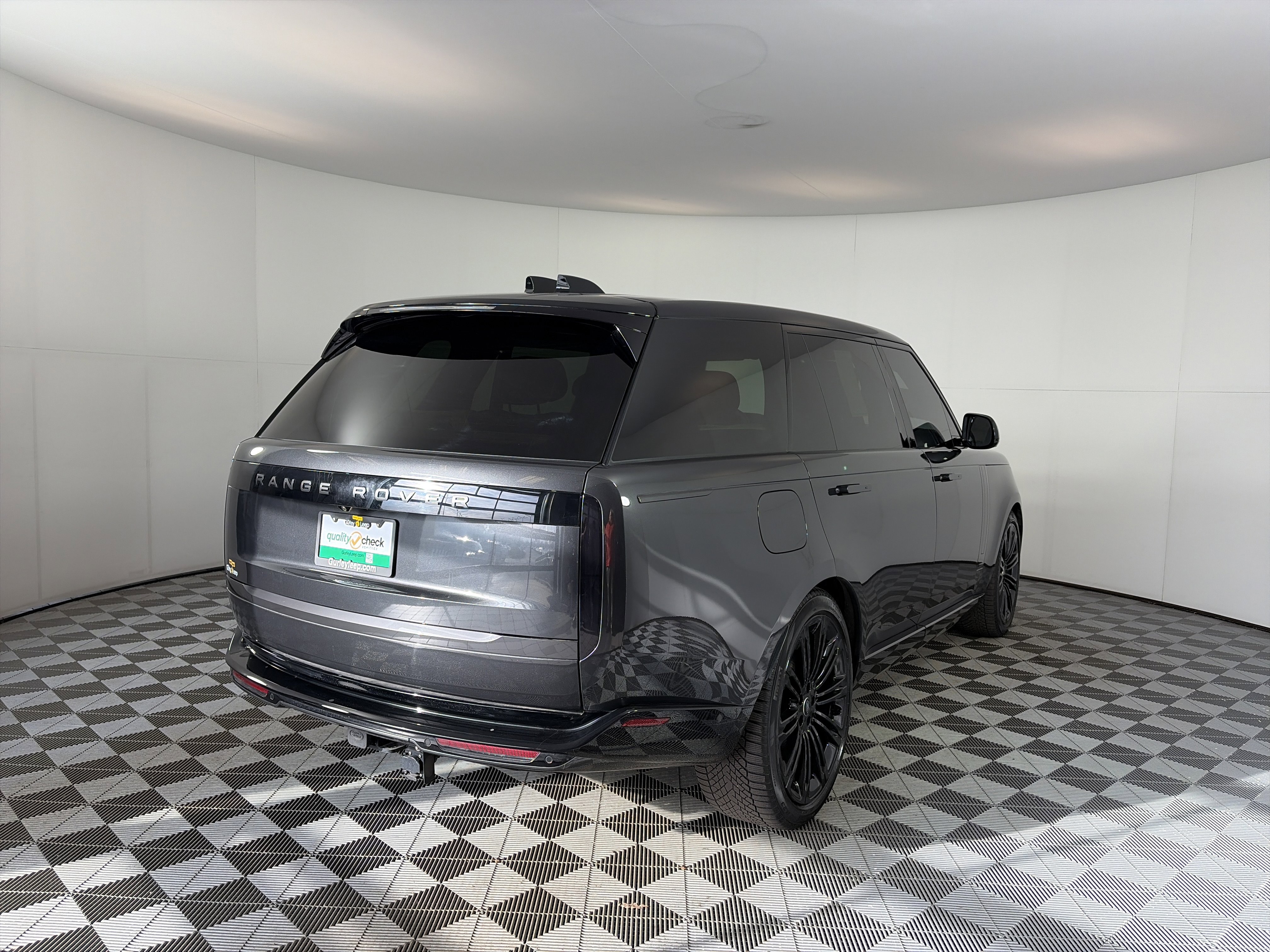 Used 2024 Land Rover Range Rover Long Wheelbase Autobiography image 11