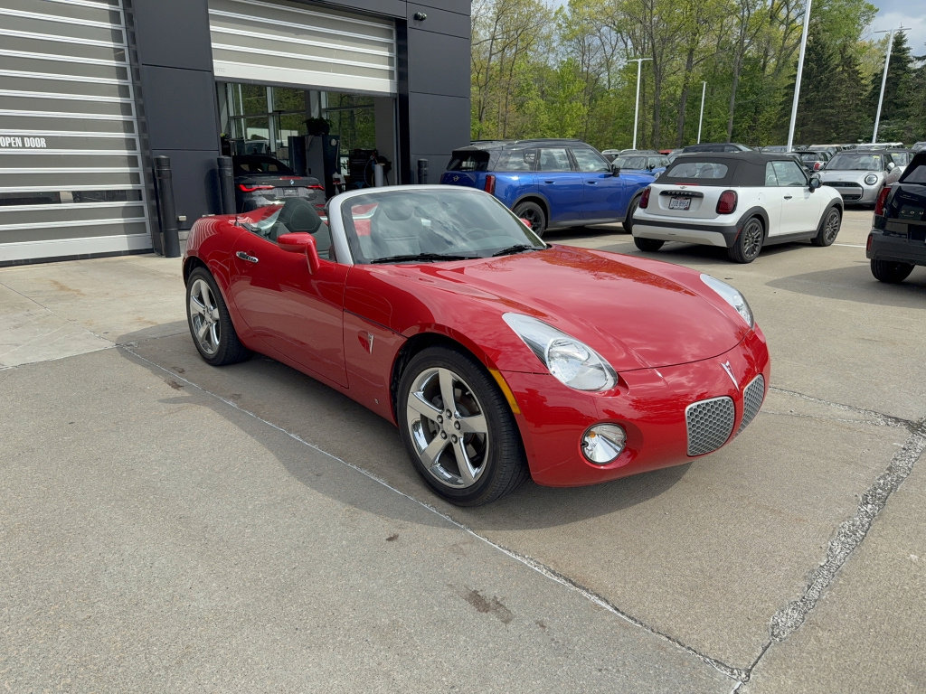 Used 2008 Pontiac Solstice Convertible w/ Preferred Package RWD image 2