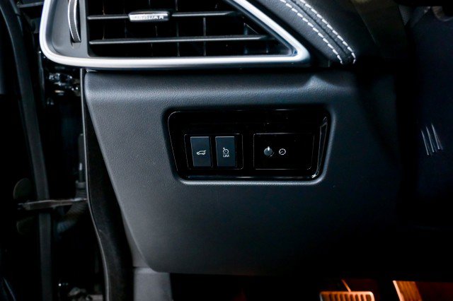 Used 2019 Jaguar F-PACE R-Sport image 43