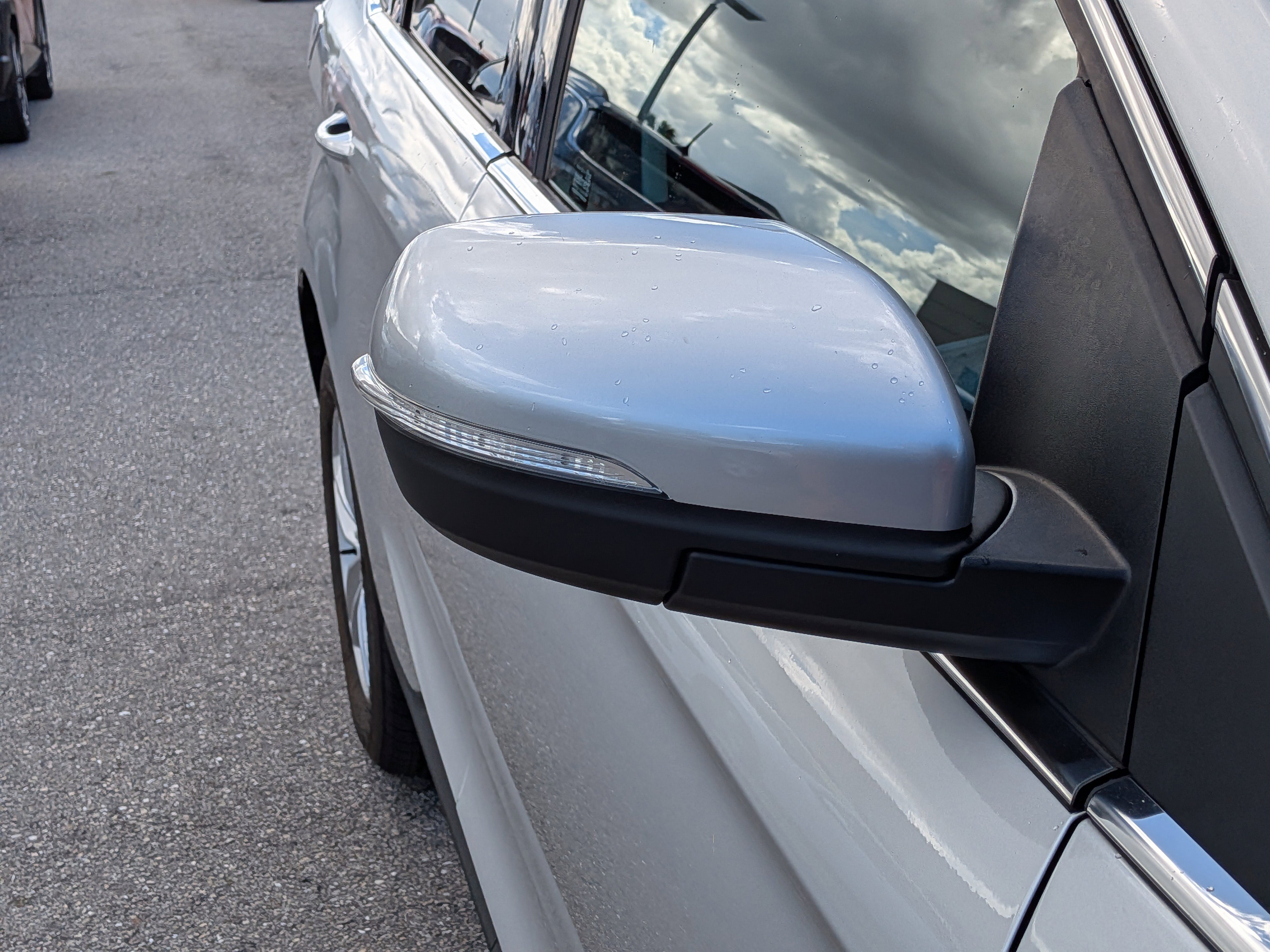 Used 2015 Ford Edge SEL FWD image 12