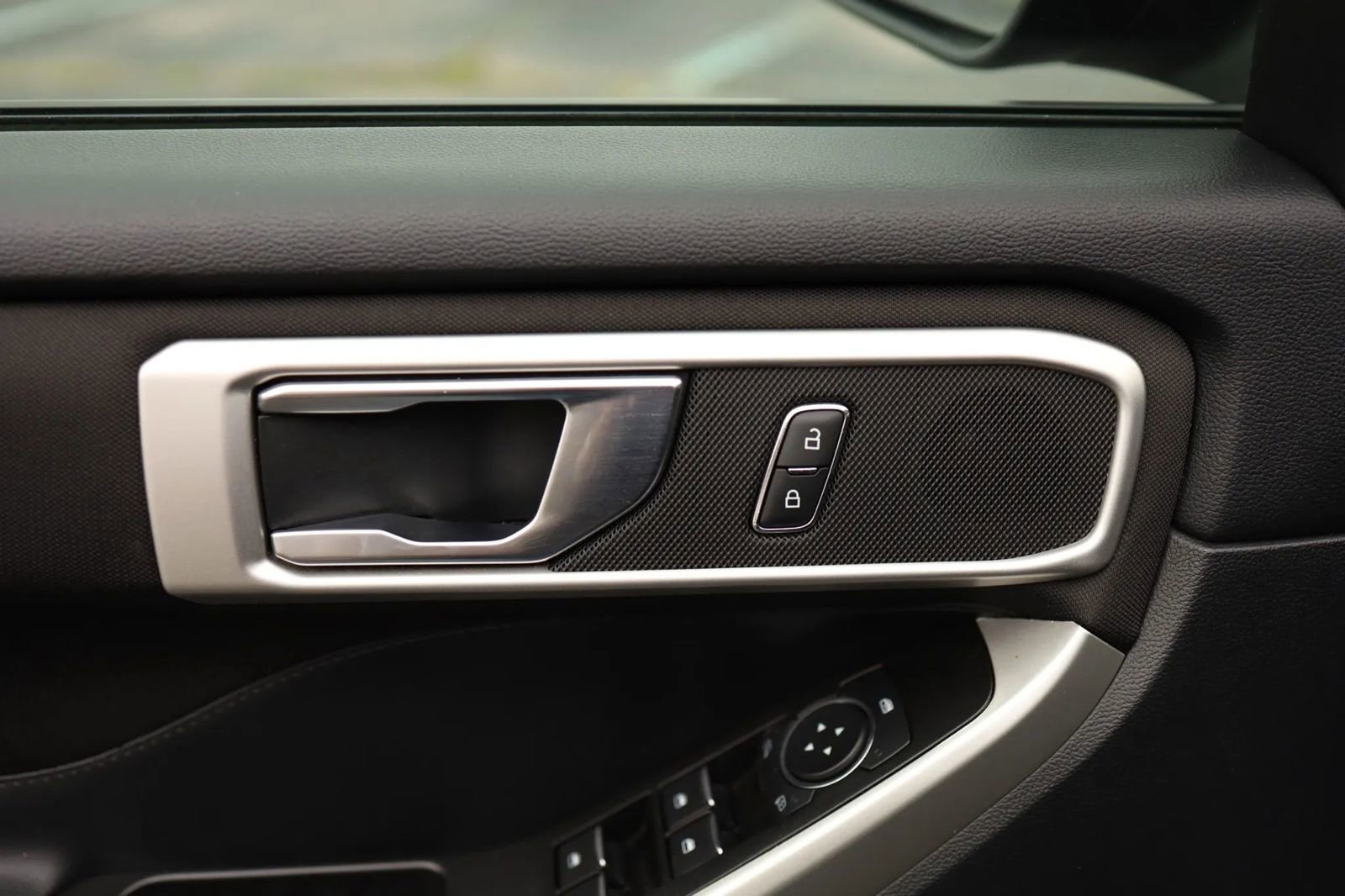 Used 2020 Ford Explorer XLT w/ Comfort Package image 10