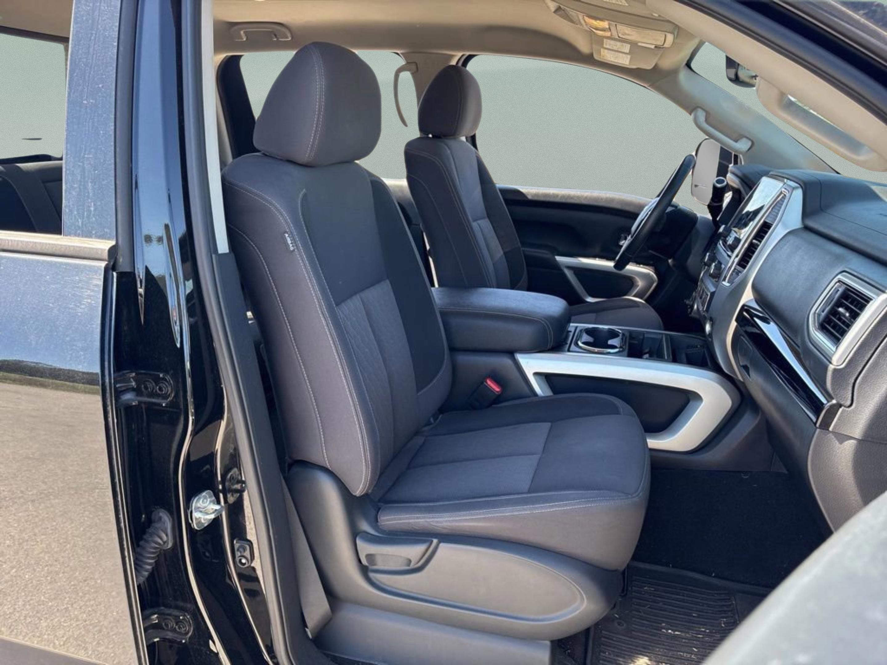 Used 2020 Nissan Titan SV w/ SV Convenience Package image 39