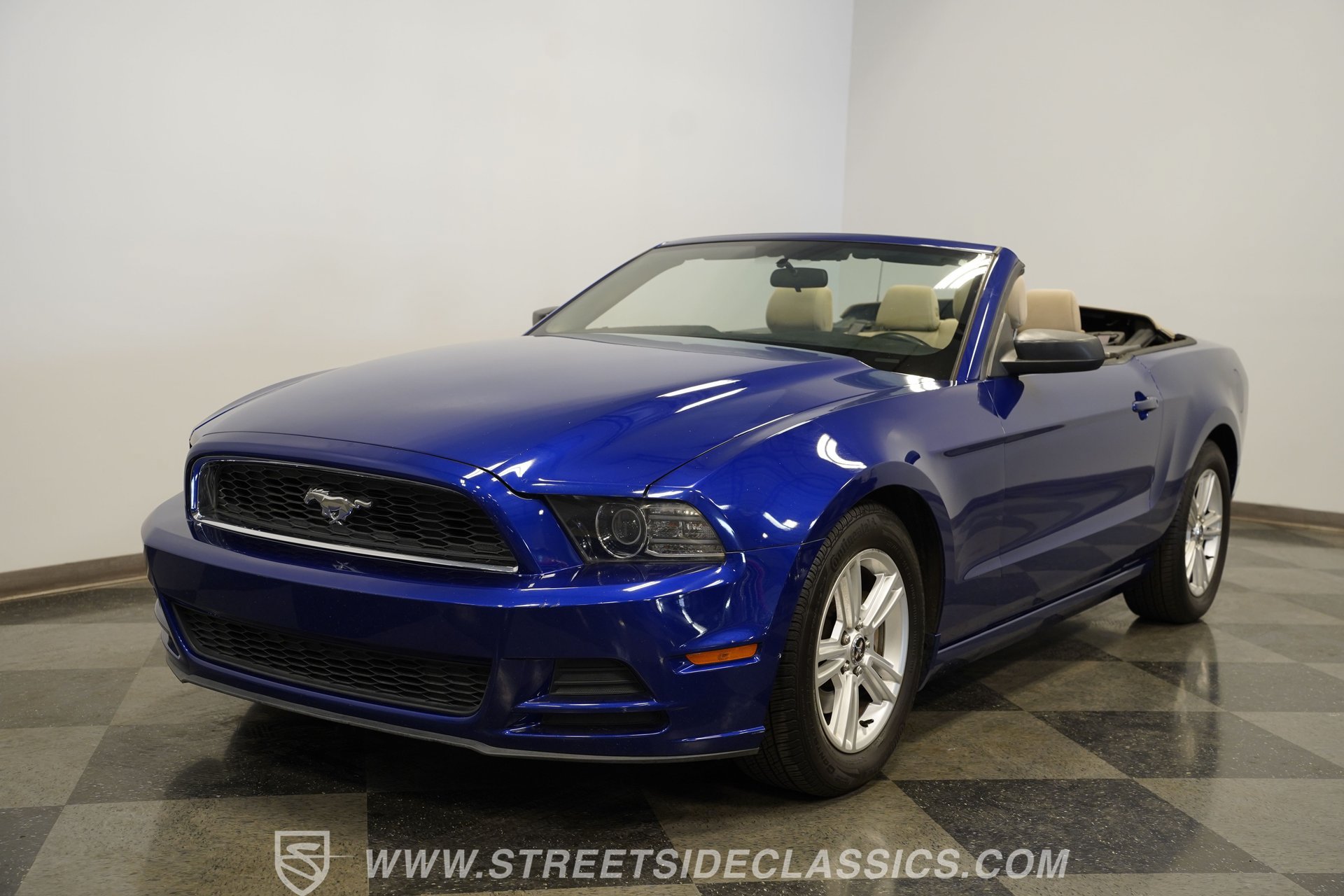 Used 2014 Ford Mustang Convertible RWD image 19