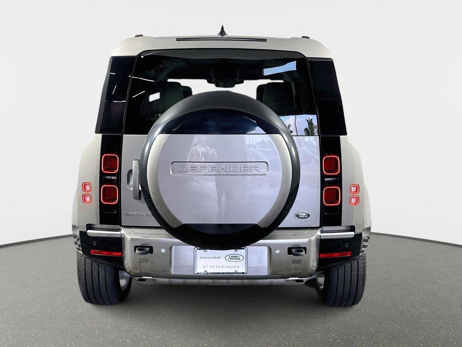 Used 2023 Land Rover Defender 110 S AWD/4WD image 6