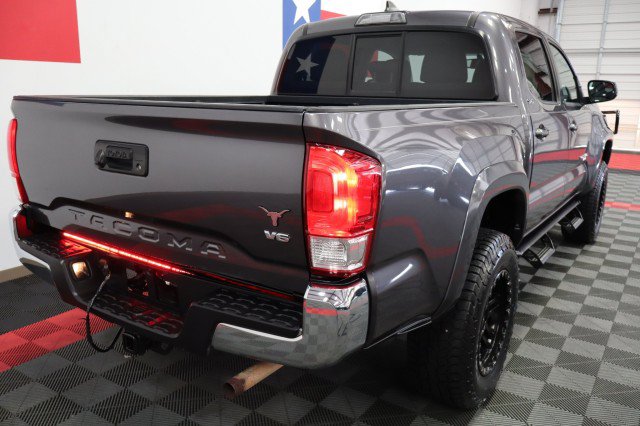 Used 2017 Toyota Tacoma SR5 w/ Tow Package RWD image 24