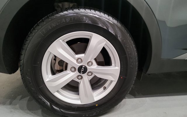 Used 2023 Kia Sorento LX image 40