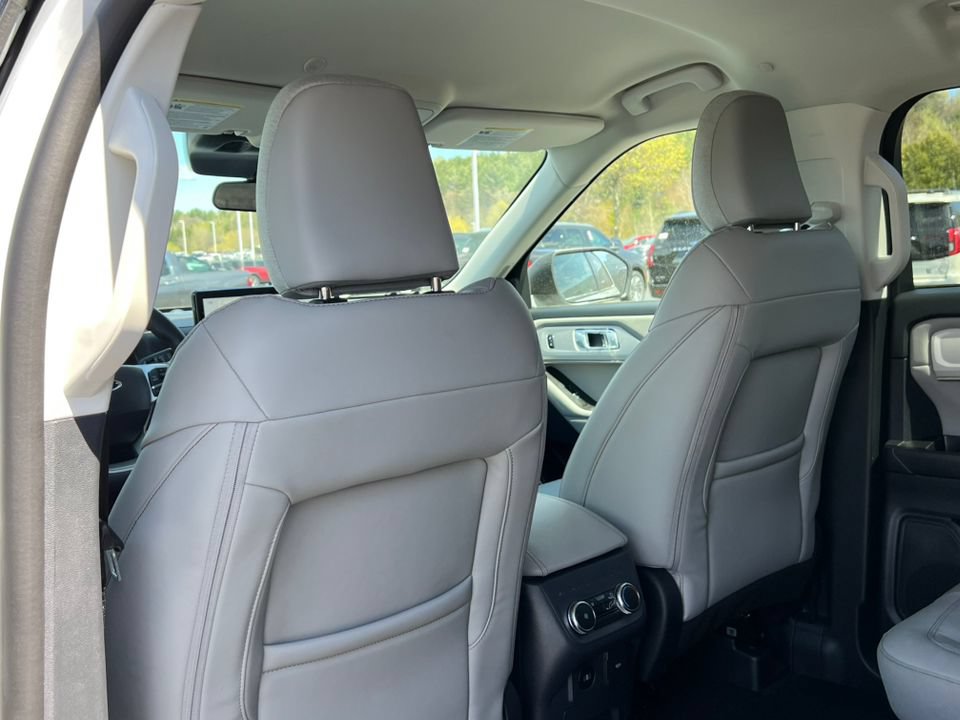 Used 2026 Ford Explorer Active w/ Active Comfort Package AWD/4WD image 32
