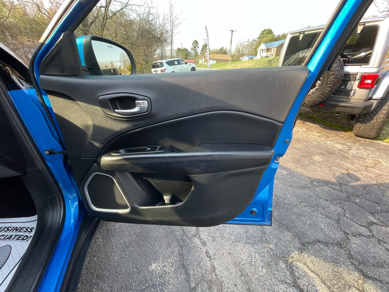 Used 2018 Jeep Compass Latitude AWD/4WD image 22