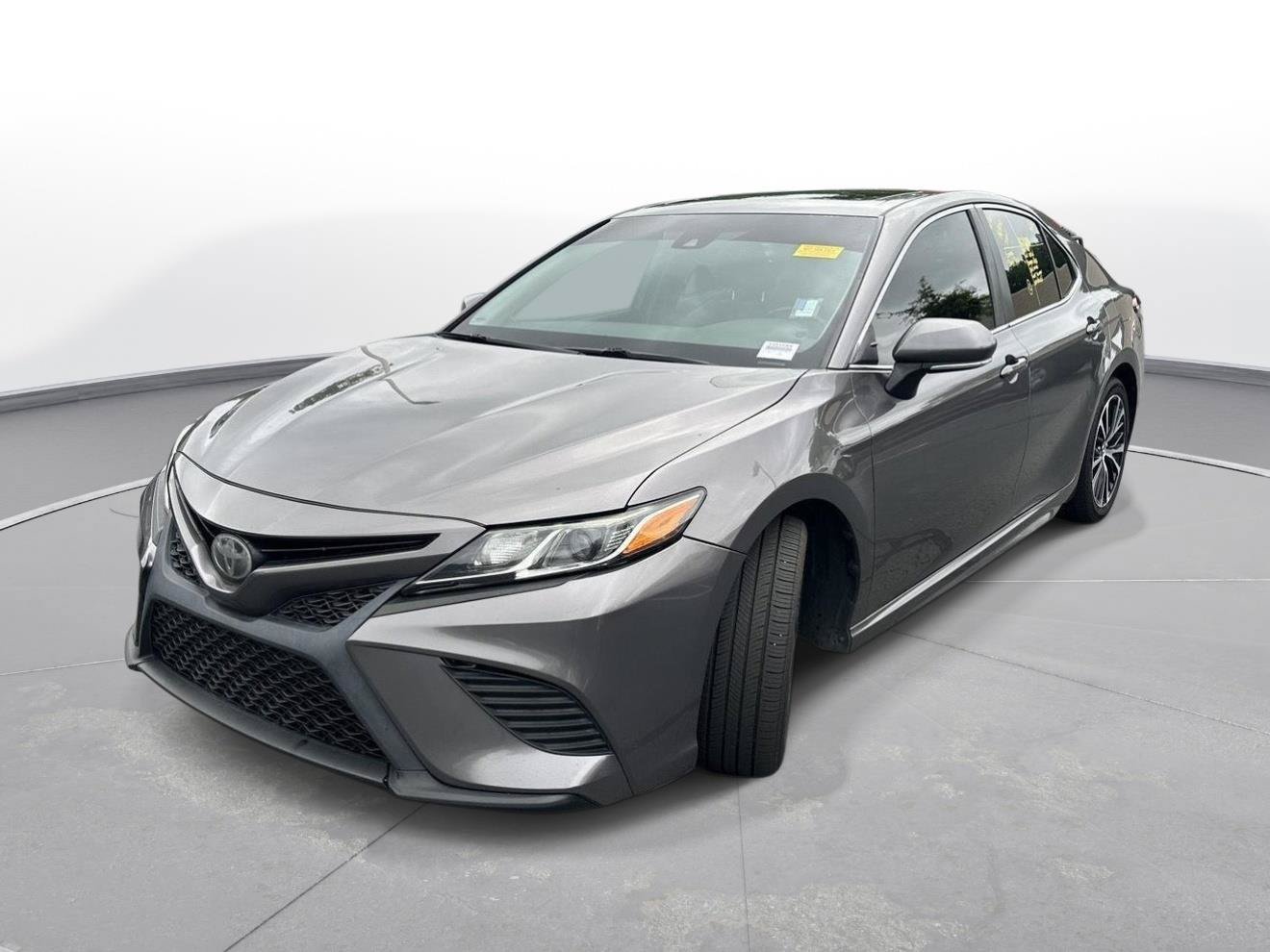 Used 2018 Toyota Camry SE w/ Audio Package FWD image 2