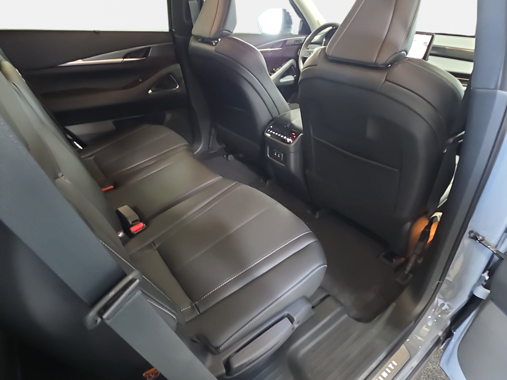 Used 2026 INFINITI QX60 Luxe w/ Cargo Package AWD/4WD image 11