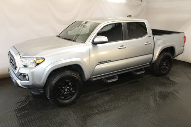 Used 2022 Toyota Tacoma SR5 RWD image 2
