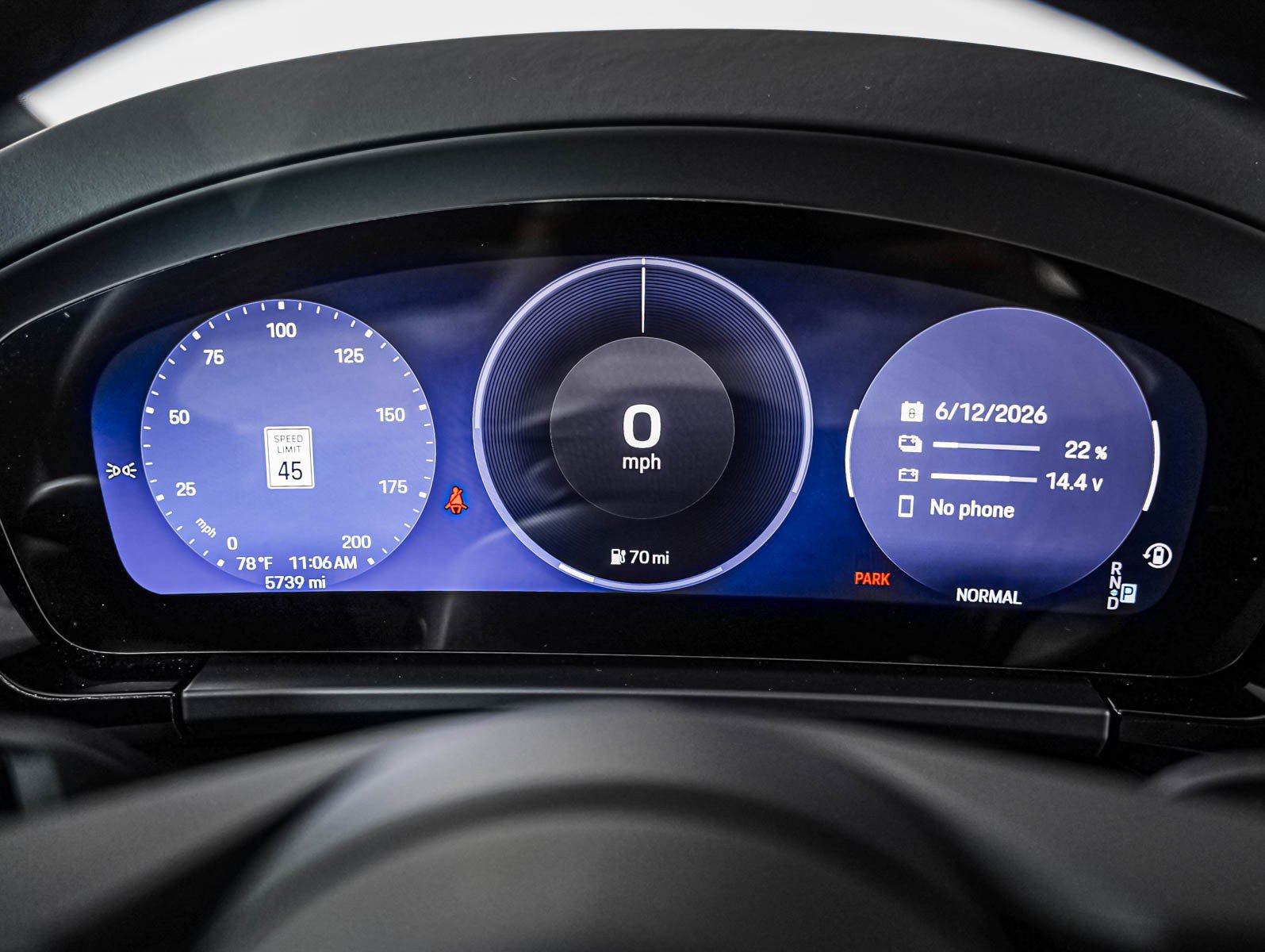 Certified 2025 Porsche Macan Electric w/ Premium Package RWD image 17