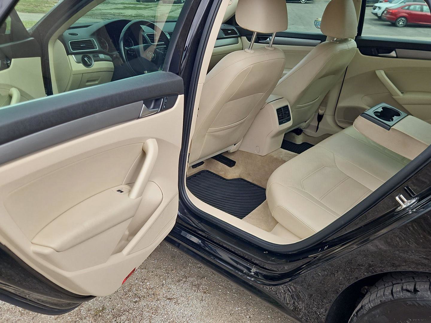 Used 2015 Volkswagen Passat TDI SE image 11