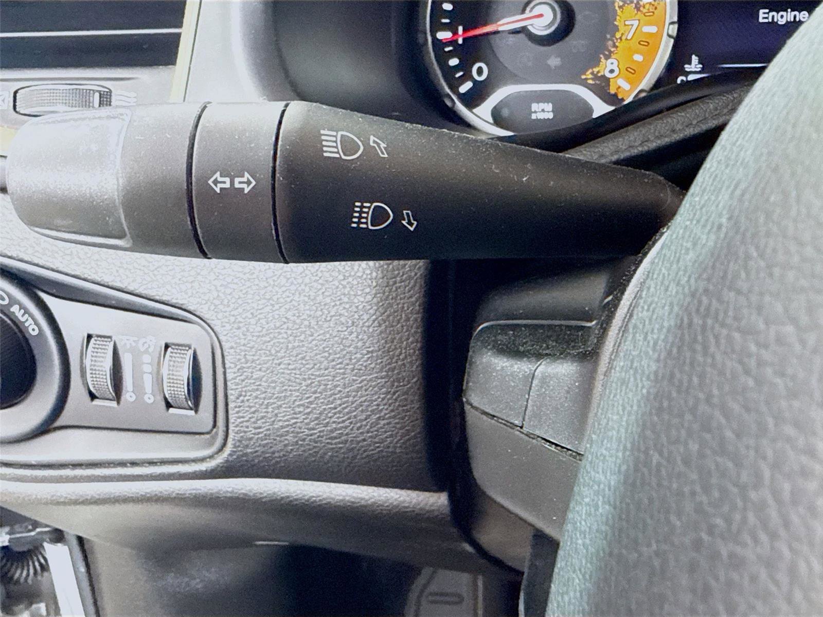 Used 2017 Jeep Renegade Limited FWD image 5