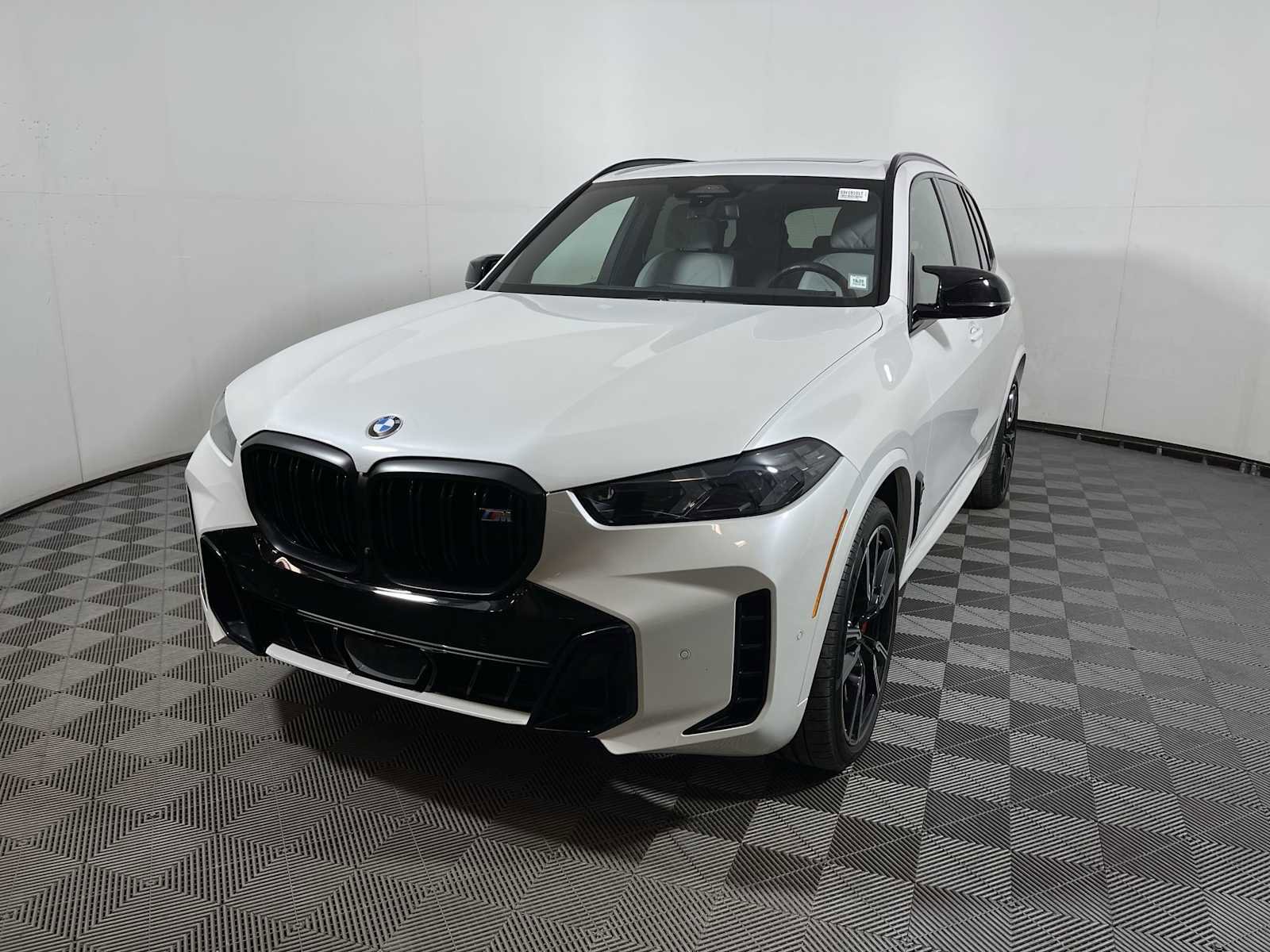 Used 2025 BMW X5 M60i w/ Executive Package image 3