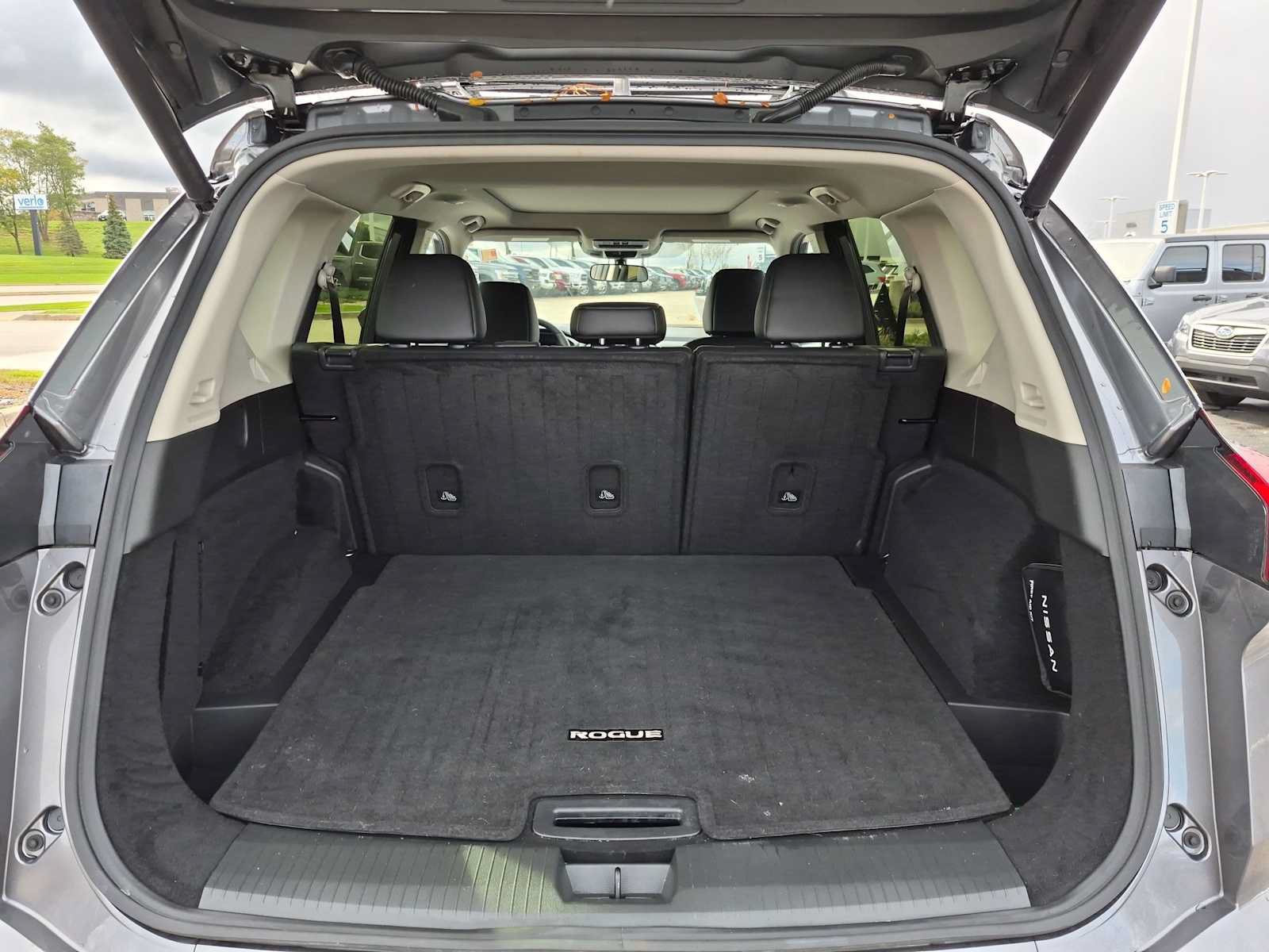 Used 2026 Nissan Rogue SV w/ SV Premium Package AWD/4WD image 32