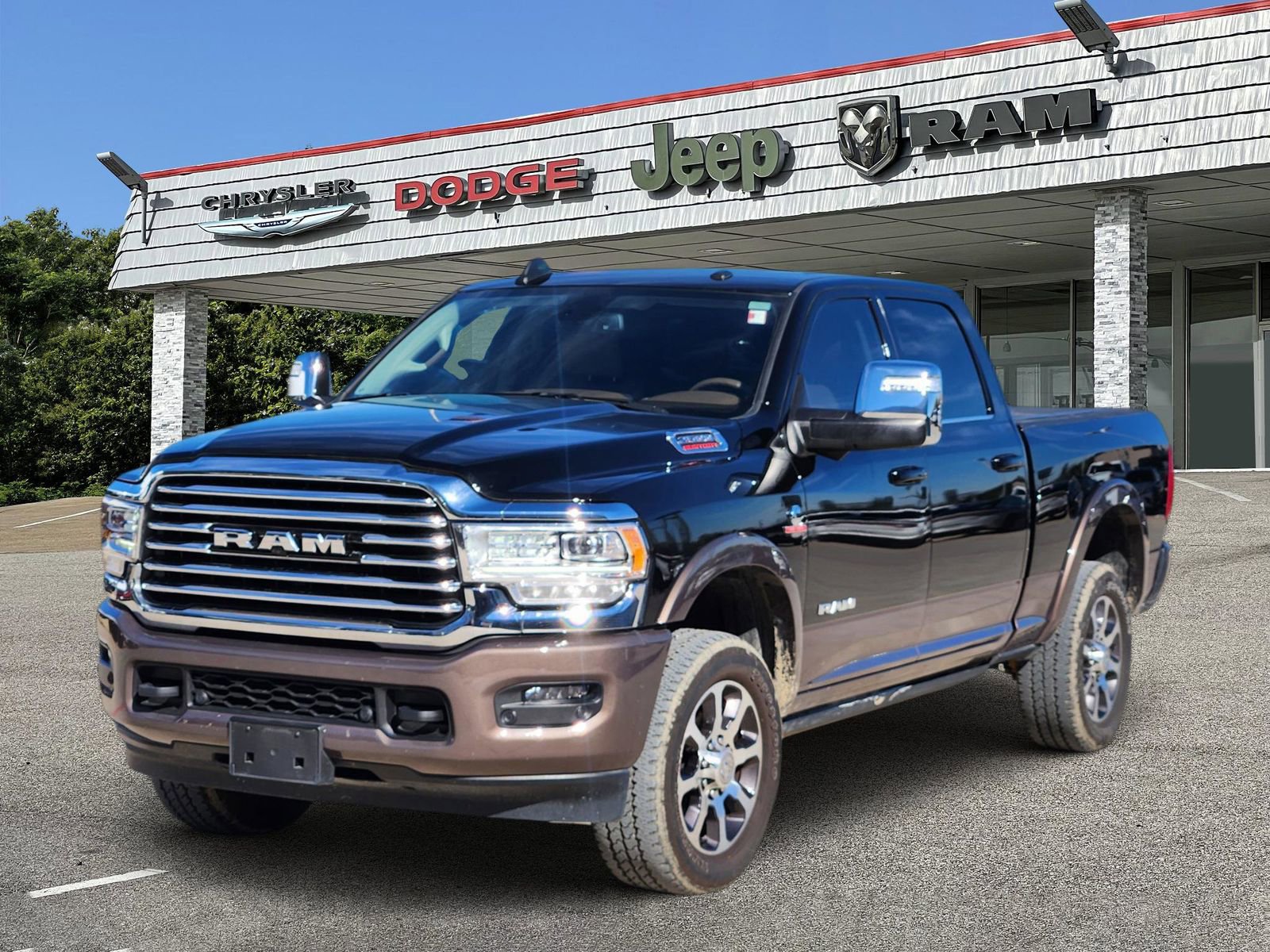 Used 2024 RAM 2500 Limited w/ Towing Technology Group image 2