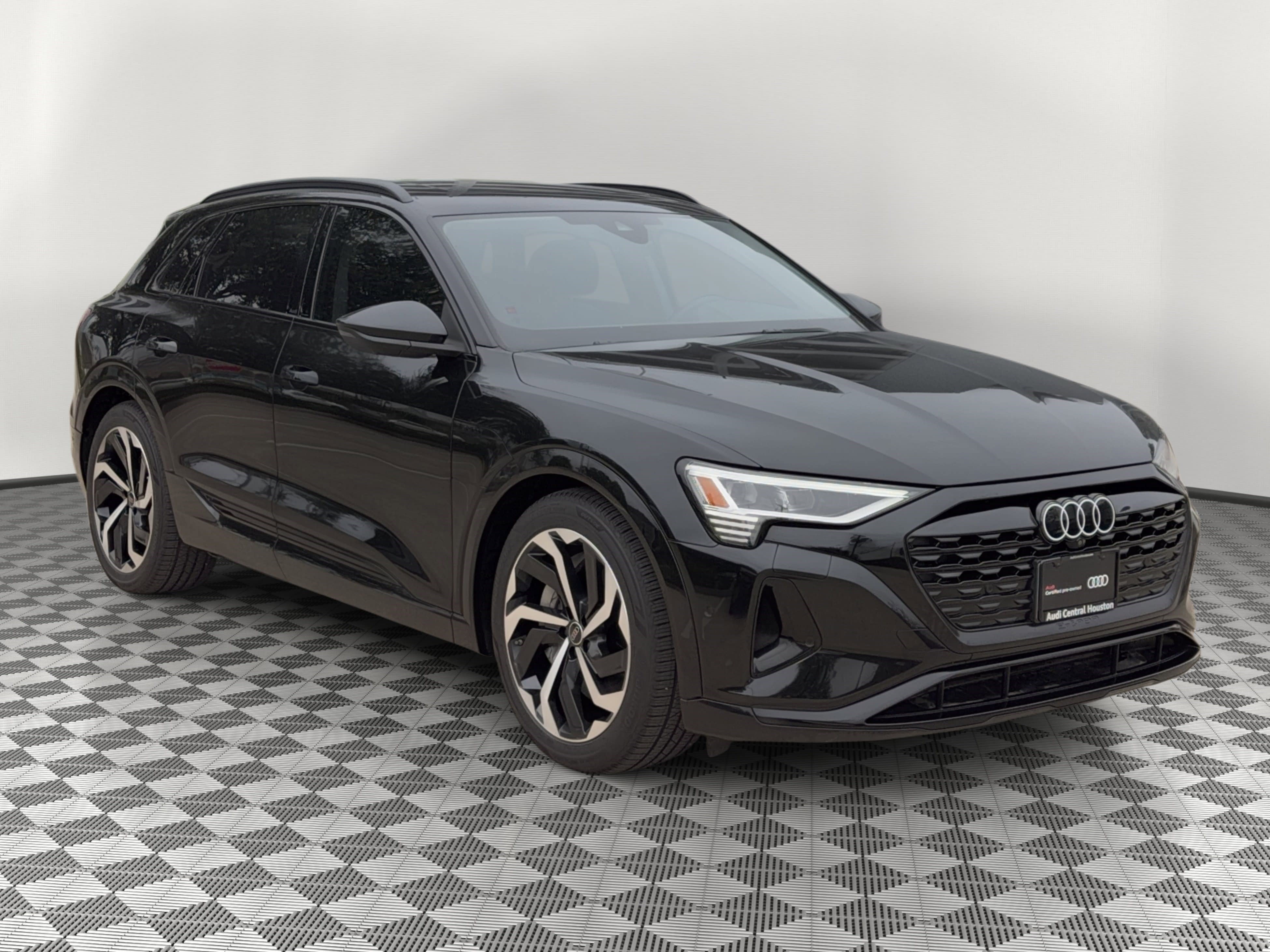 Used 2024 Audi Q8 e-tron Premium Plus w/ Premium Plus Package AWD/4WD image 7