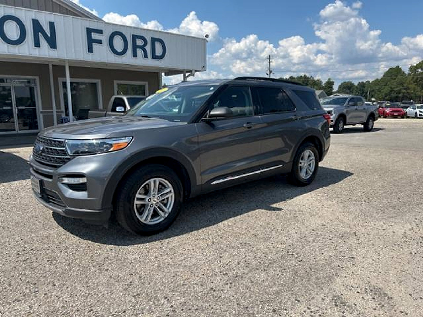 Used 2023 Ford Explorer XLT w/ Equipment Group 202A image 2