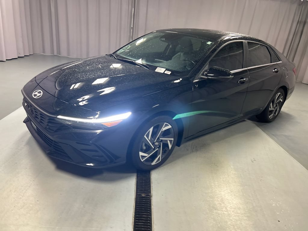 Used 2024 Hyundai Elantra Limited FWD image 3