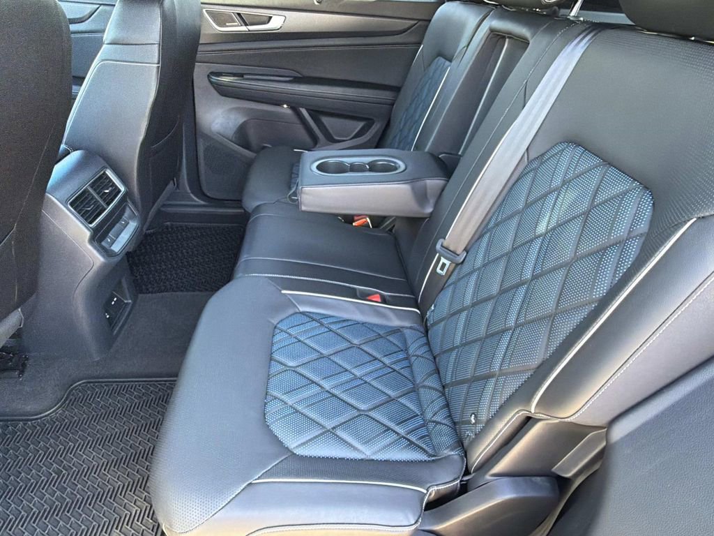 Used 2024 Volkswagen Atlas Cross Sport SEL Premium R-Line image 21