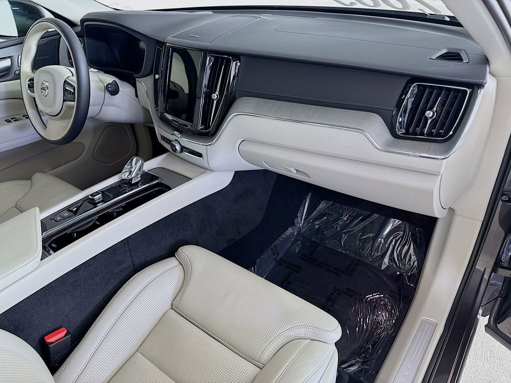 Certified 2023 Volvo XC60 B5 Ultimate FWD image 31