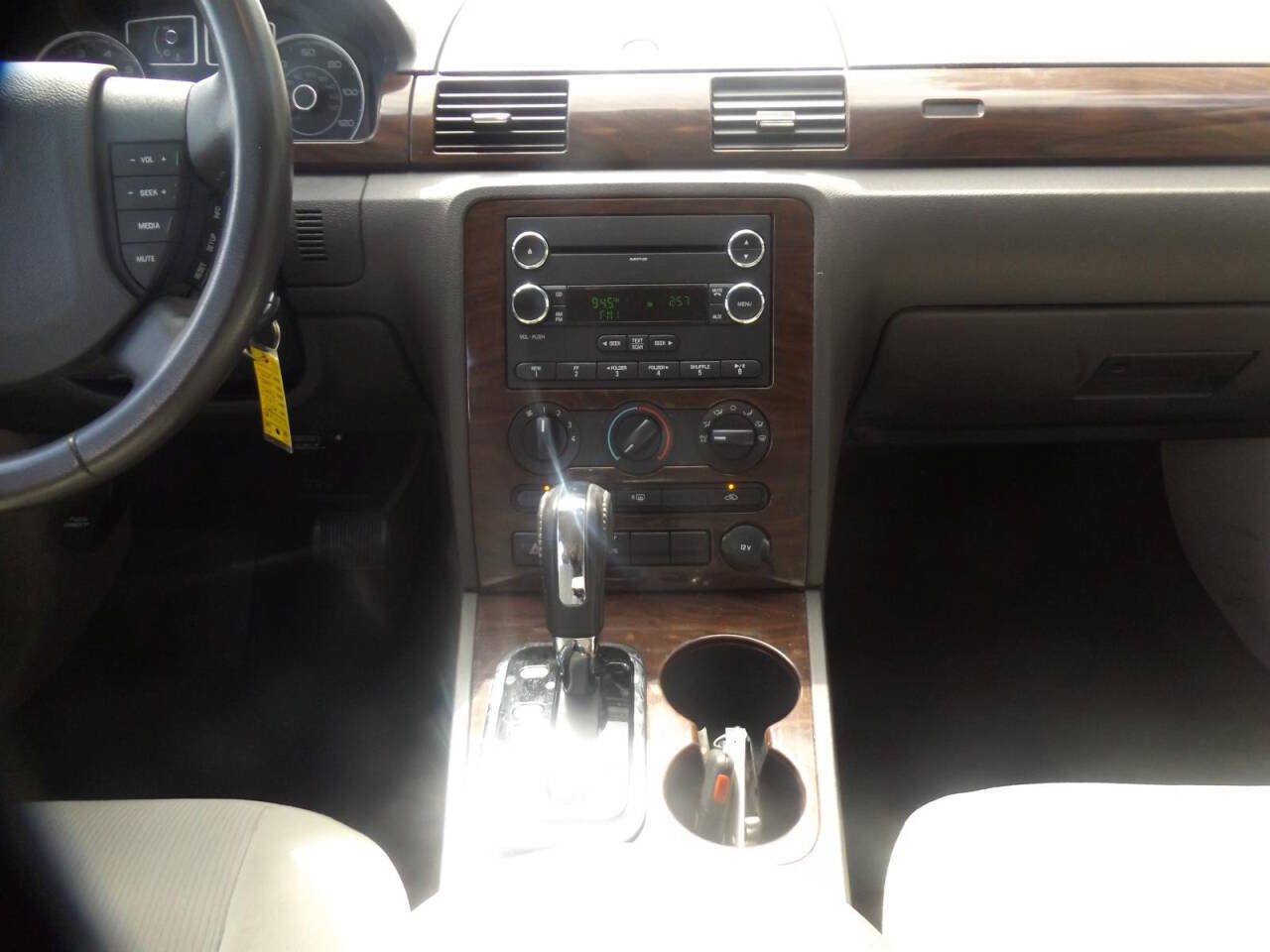 Used 2008 Ford Taurus SEL FWD image 8