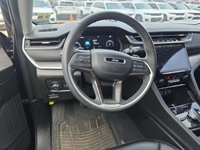 Used 2023 Jeep Grand Cherokee Limited w/ Black Appearance Package image 8