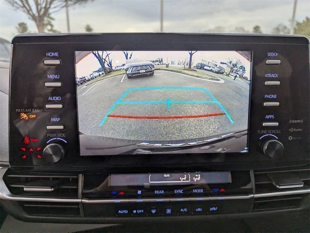 Used 2024 Toyota Sienna LE image 24