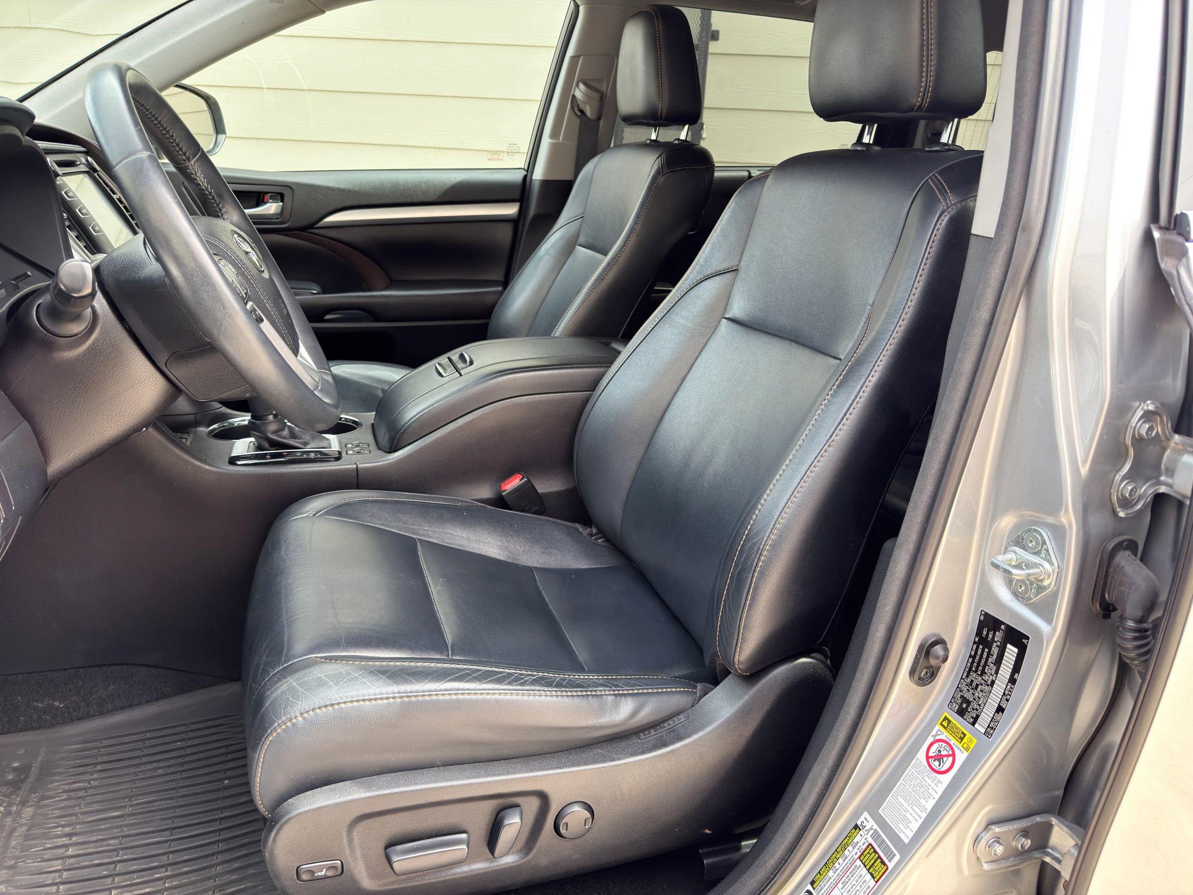 Used 2016 Toyota Highlander XLE image 17