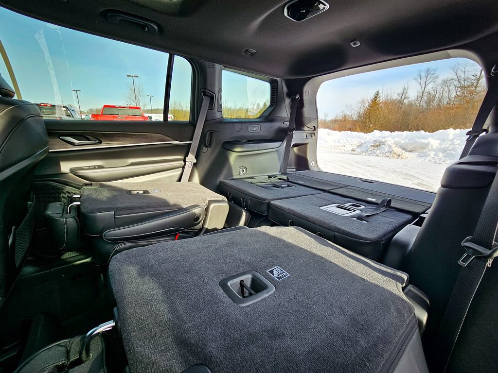 New 2025 Jeep Grand Cherokee L Limited w/ Black Appearance Package image 40