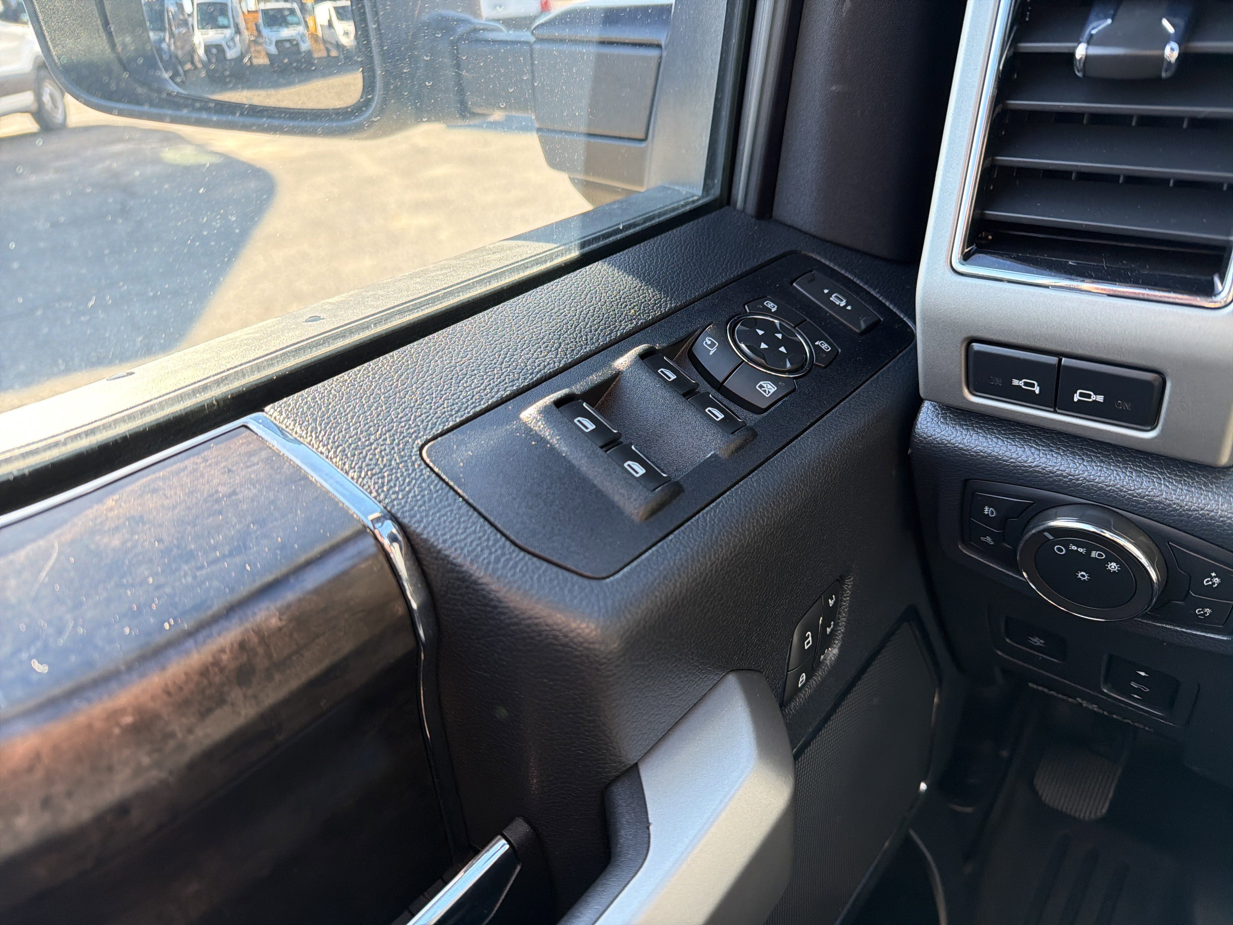 Used 2022 Ford F250 Lariat w/ Lariat Ultimate Package image 26