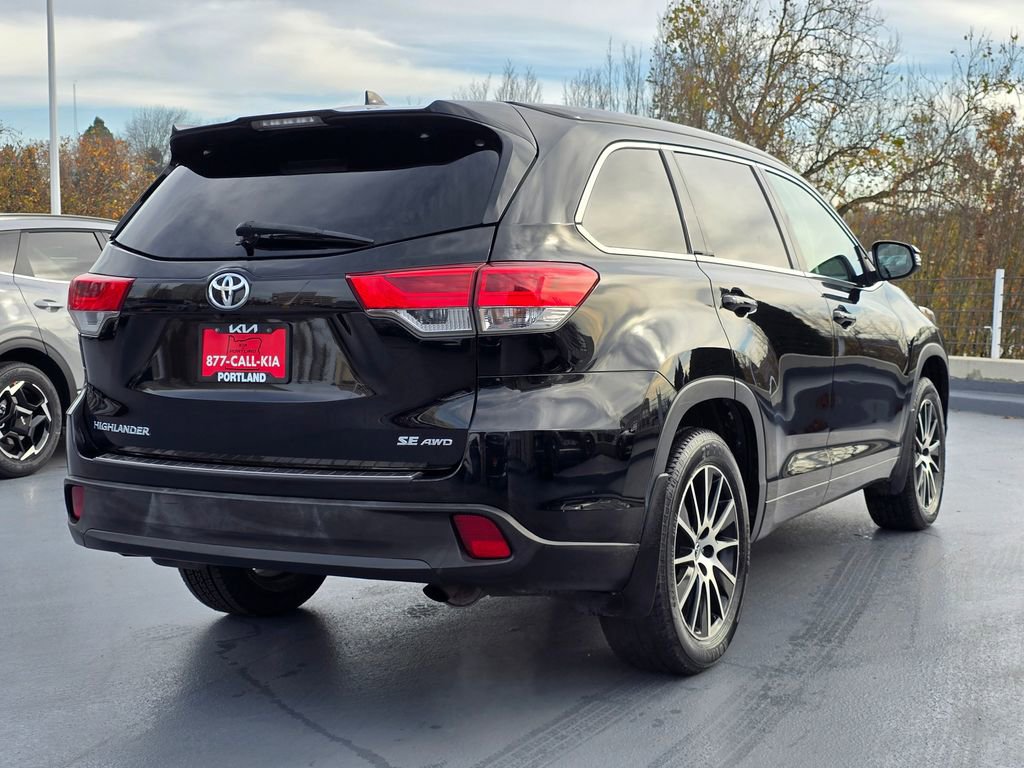 Used 2018 Toyota Highlander SE image 5