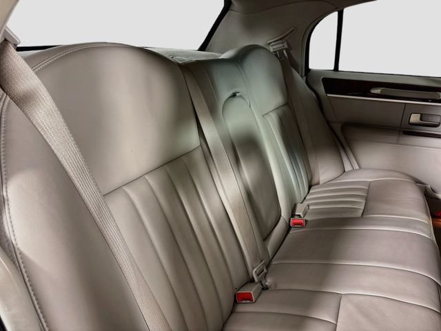 Used 2007 Lincoln Town Car Signature RWD image 24
