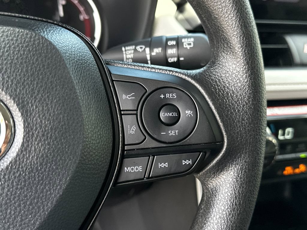 Used 2025 Toyota RAV4 XLE w/ Convenience Package image 28