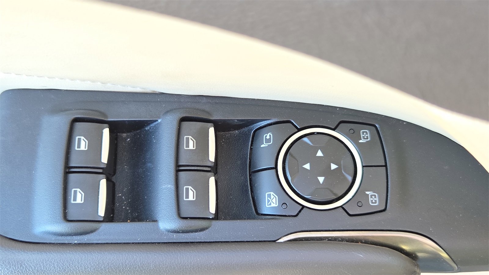 Used 2019 Lincoln MKC Select w/ Select Plus Package image 27