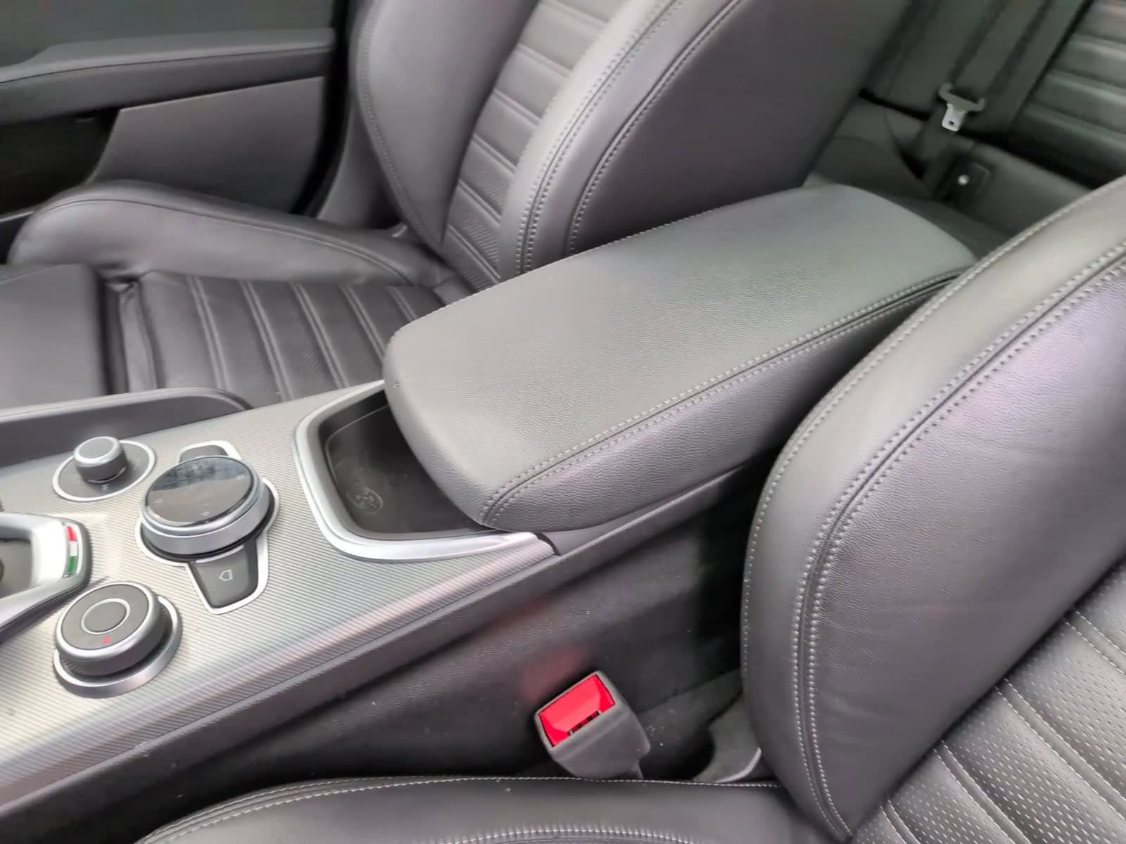 Used 2024 Alfa Romeo Giulia Veloce image 33