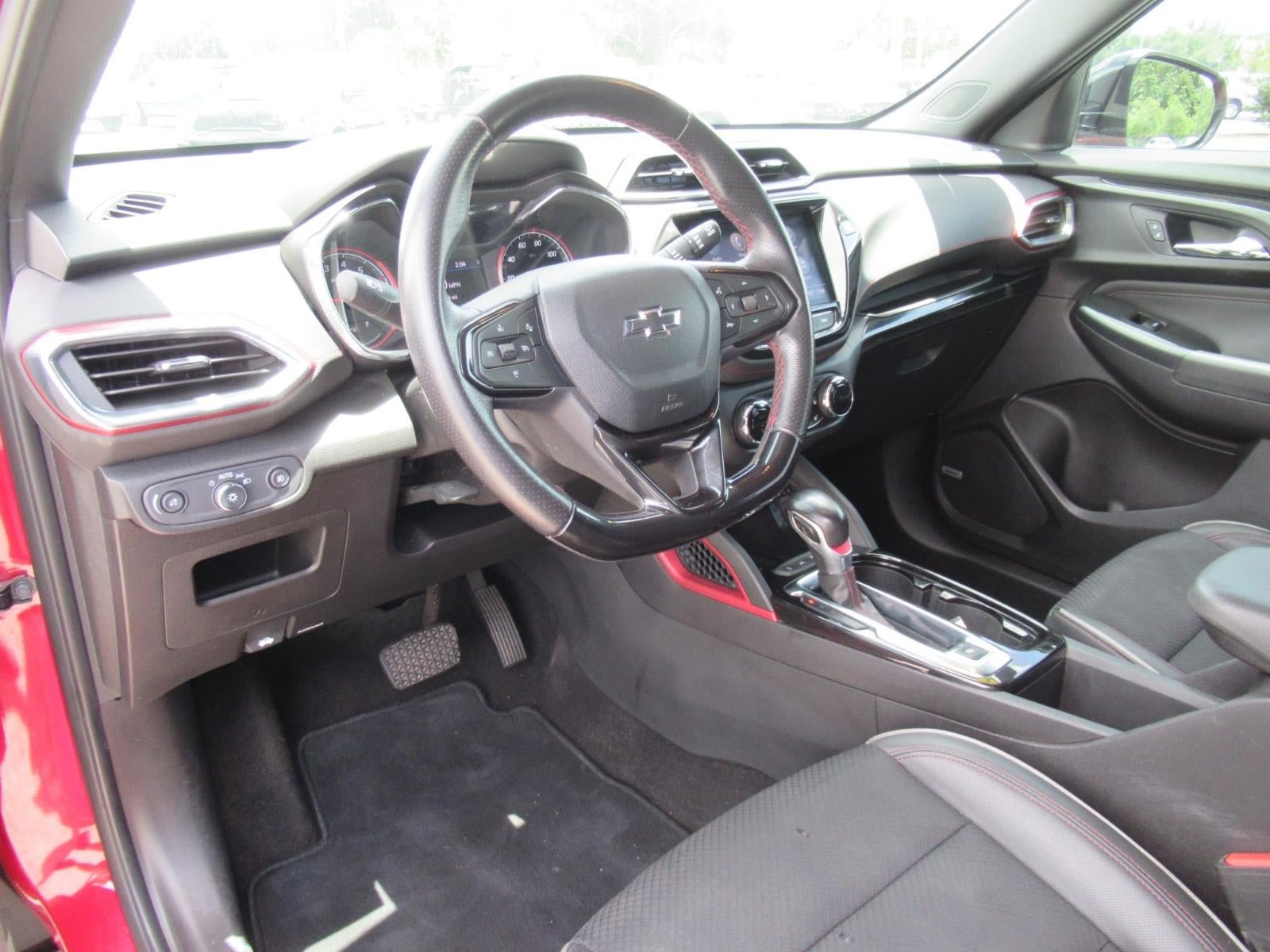 Used 2021 Chevrolet TrailBlazer RS w/ Technology Package FWD image 17