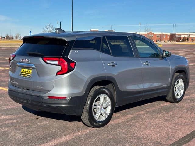 Used 2024 GMC Terrain SLE image 3