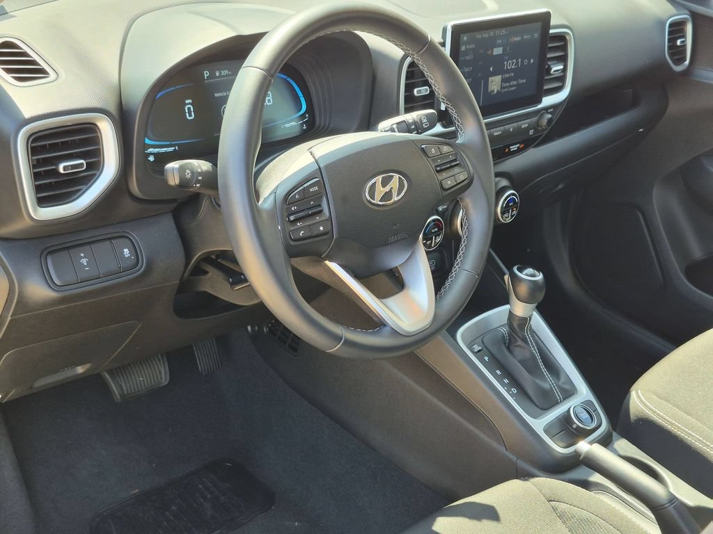 Used 2025 Hyundai Venue SEL FWD image 14