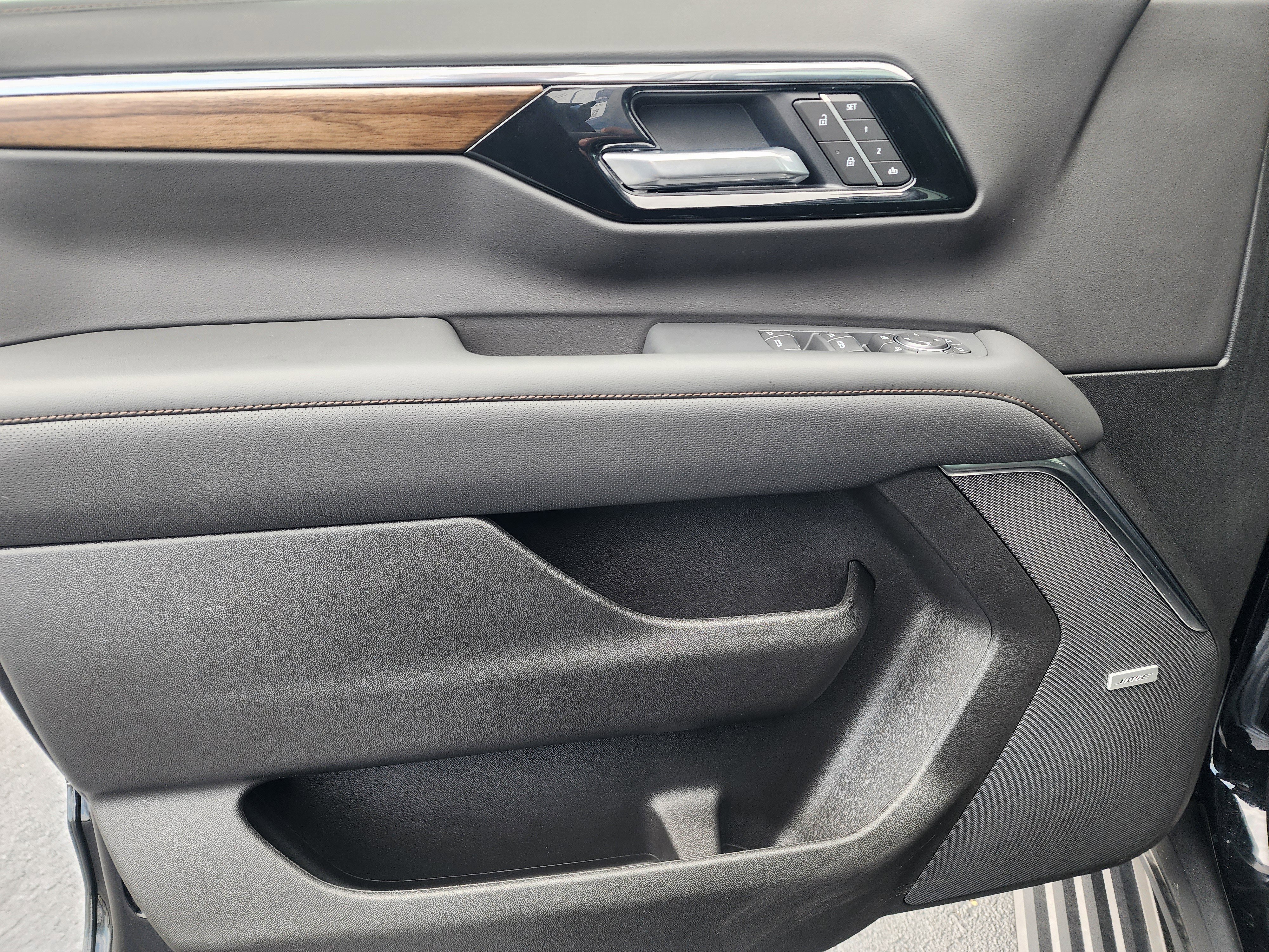 Used 2026 Chevrolet Suburban High Country image 30