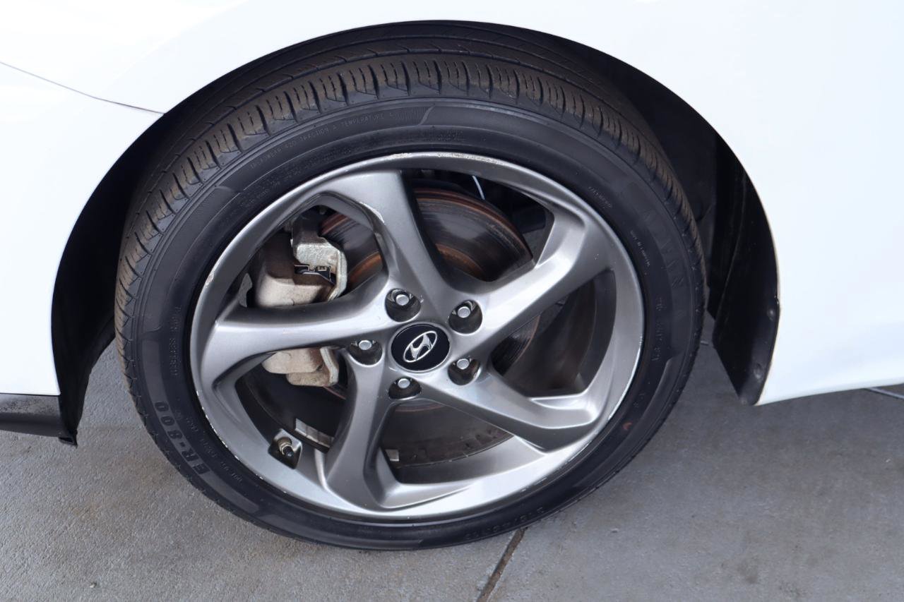 Used 2020 Hyundai Veloster 2.0 FWD image 39