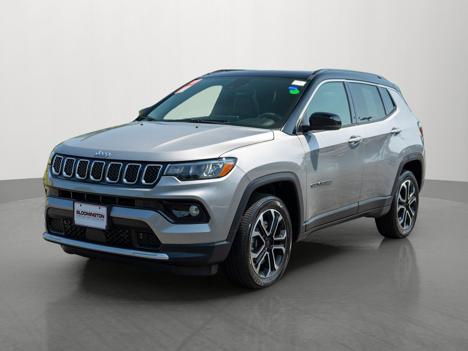 Used 2023 Jeep Compass Limited w/ Sun and Sound Group AWD/4WD image 3