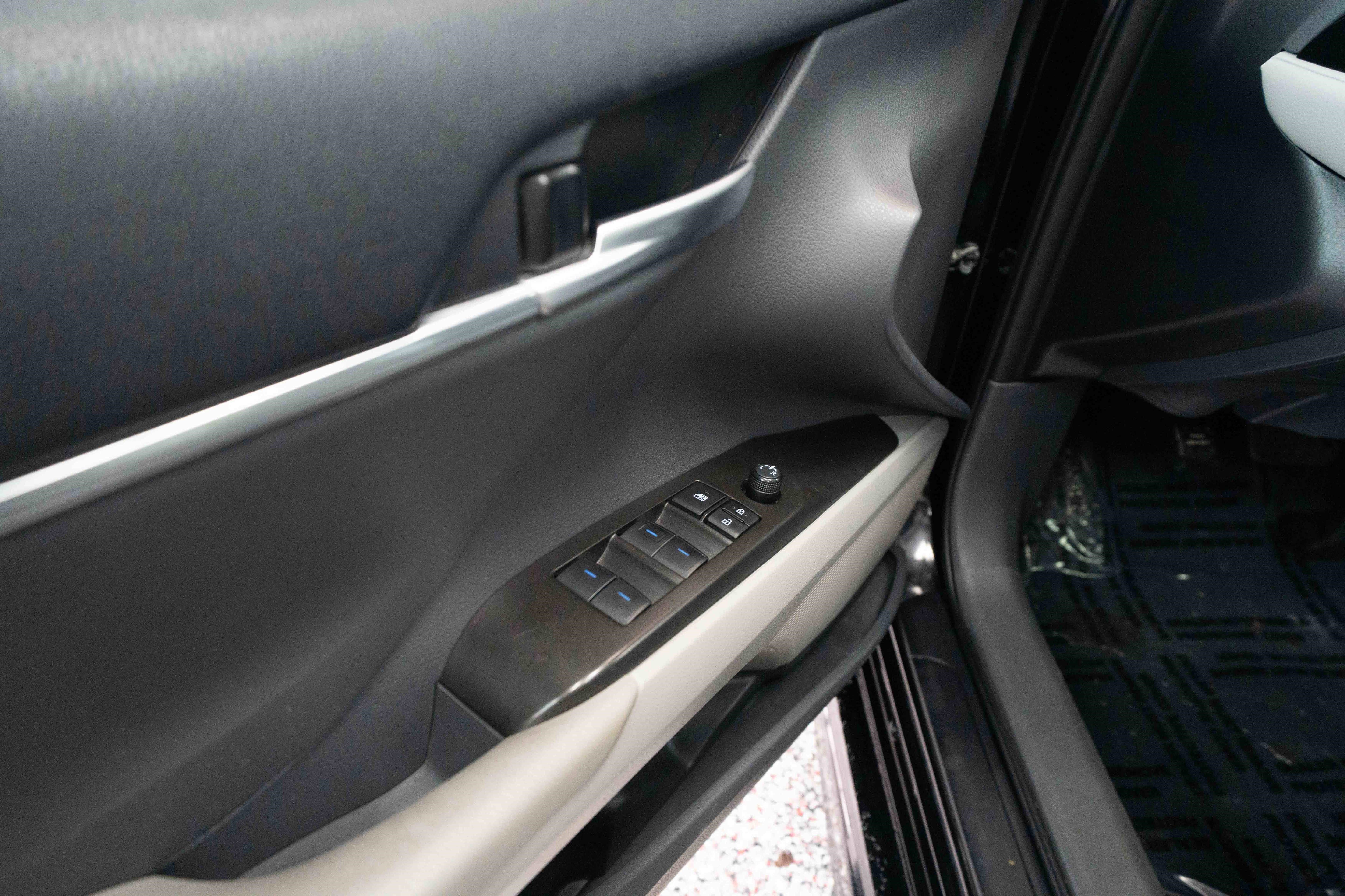 Used 2024 Toyota Camry SE w/ Convenience Package image 7