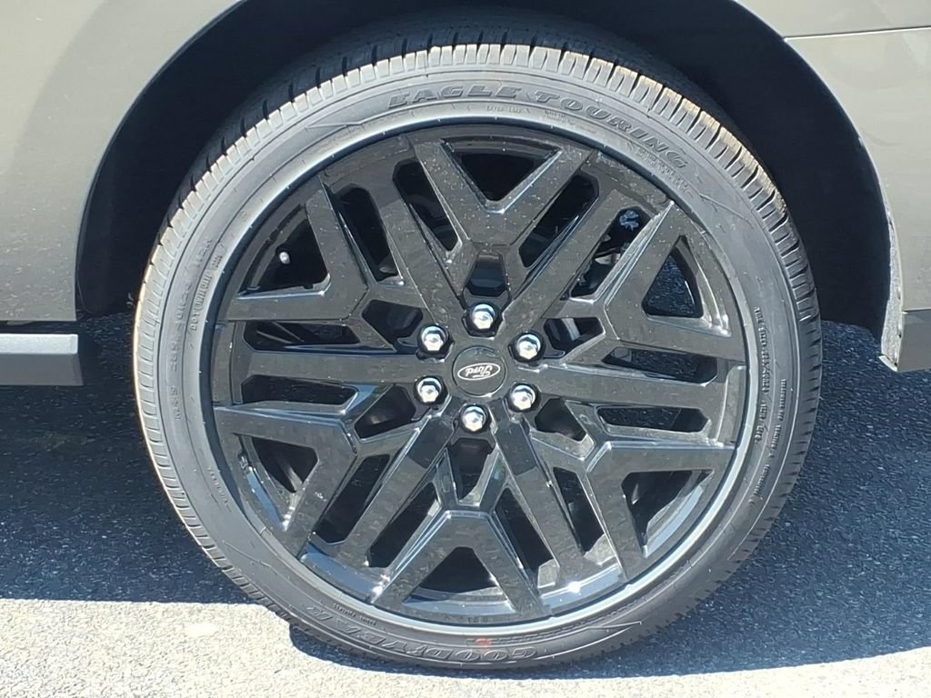 New 2027 Ford Expedition Platinum w/ Stealth Performance Package AWD/4WD image 9