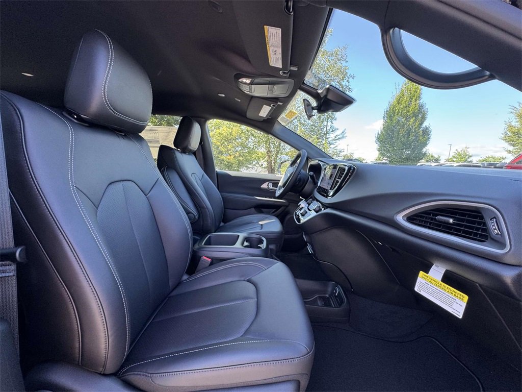 New 2026 Chrysler Voyager LX image 15