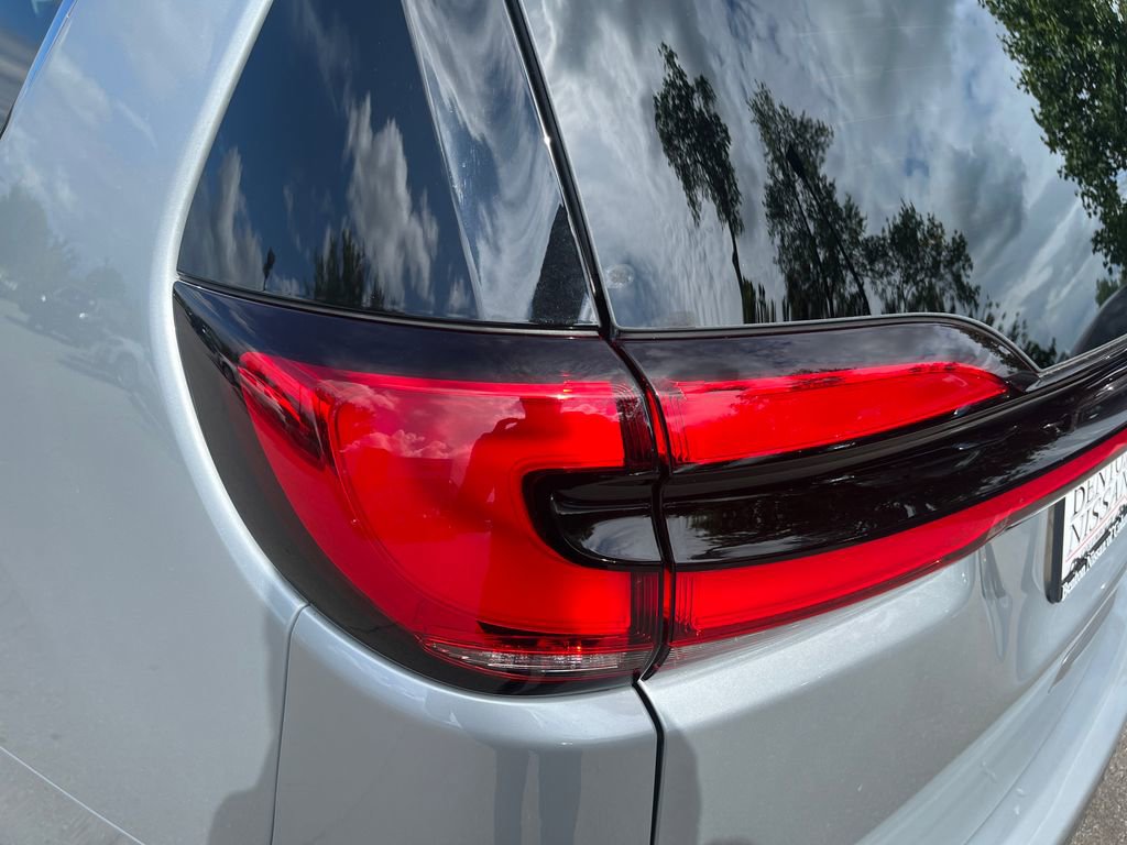 Used 2026 Chrysler Pacifica Limited FWD image 39
